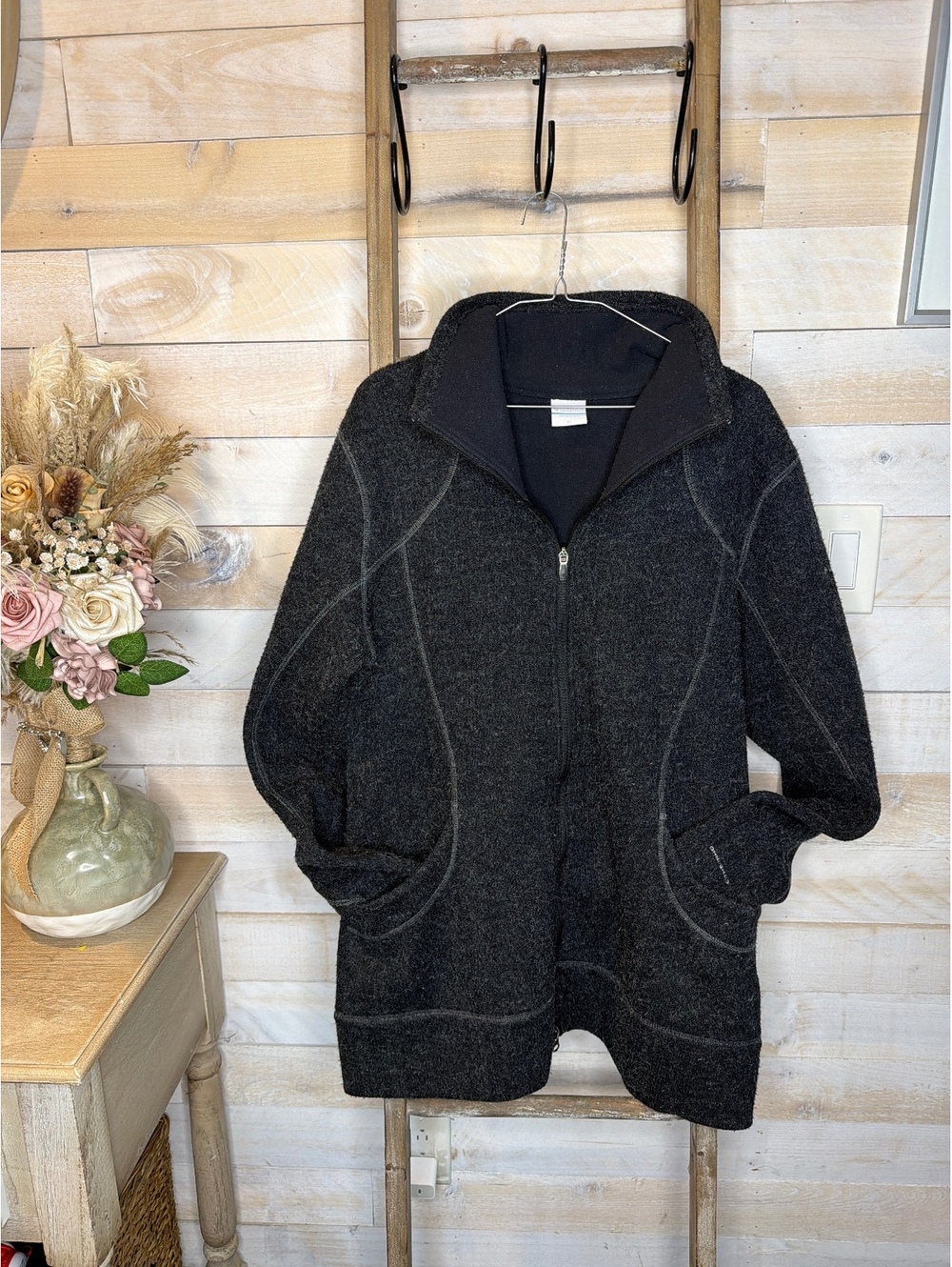 Columbia Women's XL Black Fleece Zip-Up Sweater Jacket with Pockets